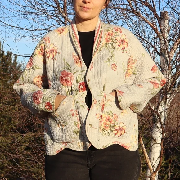 Upcycled Floral Quilt Jacket M • L • XL - Picture 7 of 9
